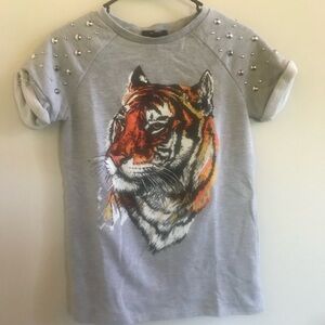 Forever 21 Gray and Orange Graphic Short Sleeve Tee